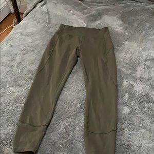 Olive green barely worn 7/8 lululemon leggings